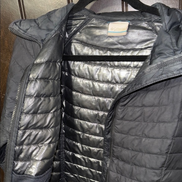 Columbia Women's Black Hooded Puffer Jacket - Picture 3 of 6